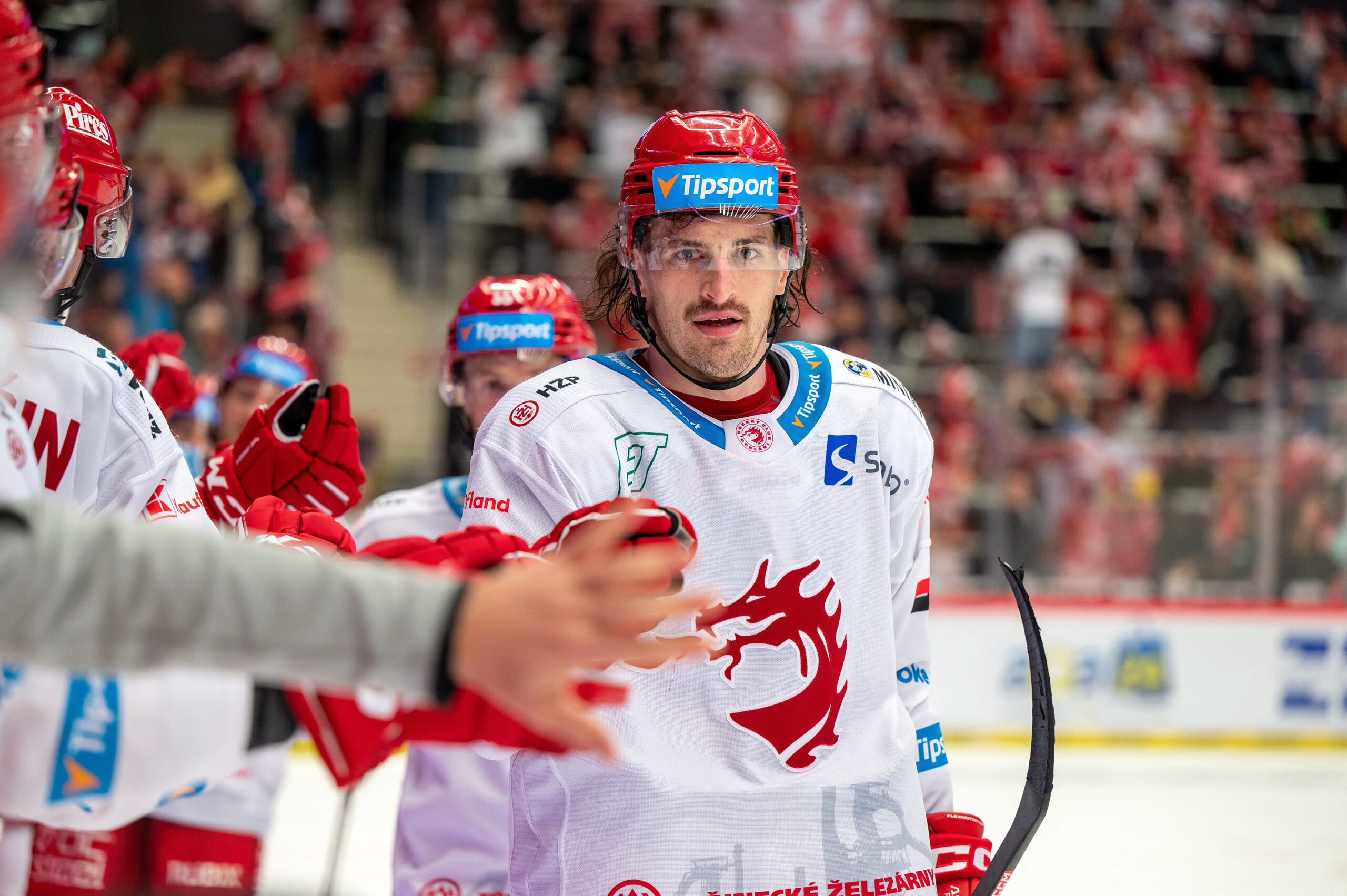 EVZ signs Daniel Voženílek until 2026 - EV Zug